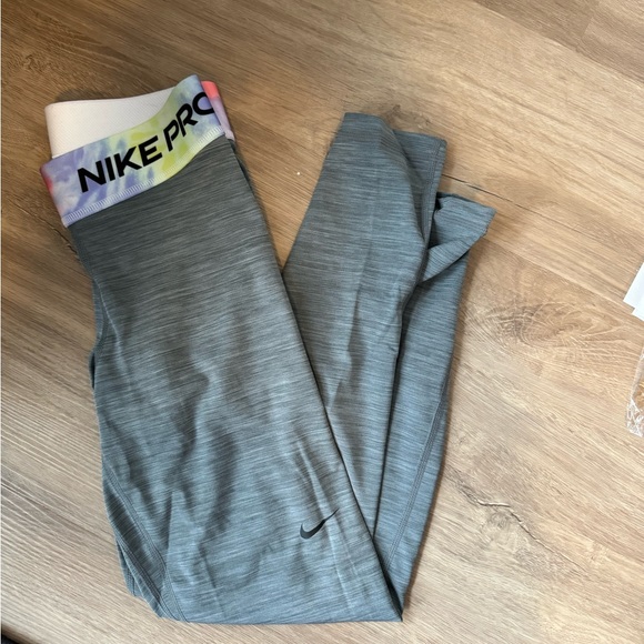 Nike Pro Drifit Leggings - Picture 3 of 3
